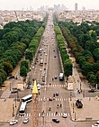 Avenue des Champs-Élysées mit Obelisk im Vordergrund