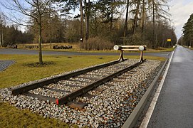 Prellbock zur Erinnerung an den letzten Standort des Waggons in Crawinkel