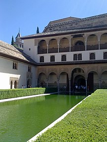 Garten- und Teichbereich der Stadtburg Alhambra
