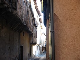 An alleyway near the chateau, in Graulhet