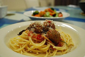 Spaghetti and spicy meatballs, homemade