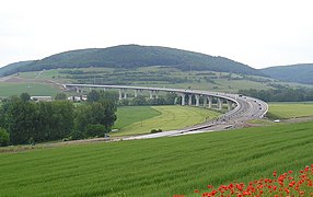 Werratalbrücke an AS 22 Meiningen-Süd, mit 1194 m längste Brücke der A 71 (2005; A 71 via Schweinfurt noch im Bau)