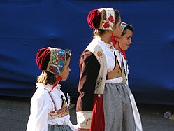 Children from Ovodda in traditional dress