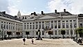 The cabinet offices are located at the Place des Martyrs/Martelaarsplein in Brussels