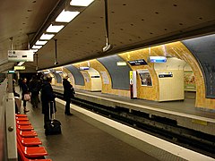 Line 6 platforms with a spanish solution platform layout