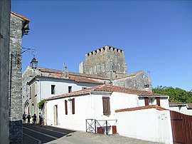 Houses and the church in Mornac-sur-Seudre