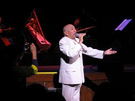 Simón Díaz performing at Boston, Massachusetts in 2005
