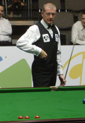 picture of Steve Davis reaching for chalk