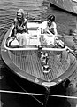 Brigitte Bardot in einem Rivaboot