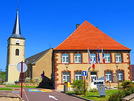 The church and town hall in Folkling