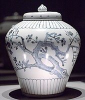 Lidded pot with plum blossom, National Treasure