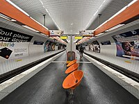 Platform for line 8 services to Créteil and for line 10 services to Gare d'Austerlitz