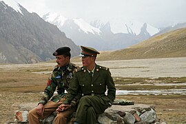 Chinesischer und pakistanischer Grenzposten