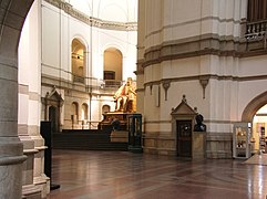 Entrance hall with Gustav Vasa