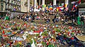Die spontane Gedenkstätte vor der Brüsseler Börse