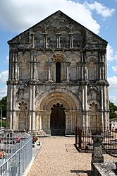 The church of Saint-Pierre of Petit-Palais-et-Cornemps, 13th century