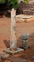 The contemporary pillar in nearby Sanchi.[103]