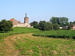 Thys, view of the church and the fortified farm