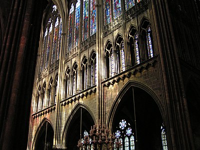 The three-part elevation of the nave