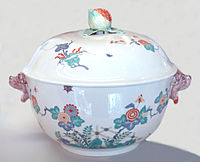 Chantilly soft-porcelain terrine, Japanese Kakiemon style, 1725–1751.
