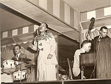 Billie Hollyday in Washington 1948 mit Al Dunn (Trommler), Bobby Tucker (Pianist) und Benny Fonsville (Bassist).