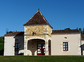 The town hall in Douzillac
