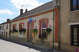 The town hall in Courmas