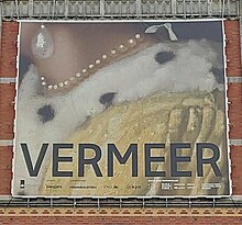 Plakat zur Ausstellung an der Südfassade des Rijksmuseums, Detailansicht des Gemäldes Dame und Dienstmagd