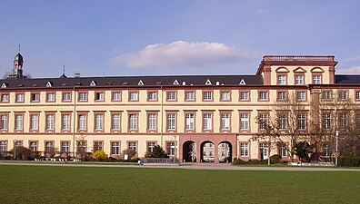 The Westflügel (West Wing) that hosts the department of law and the central lending library