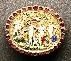 Renaissance hat badge that shows the Judgment of Paris, 16th century, enamelled gold, British Museum[108]