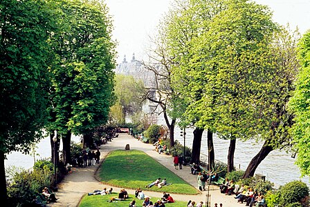 Park viewed from the Pont Neuf