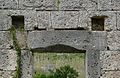 Scheitrechter Entlastungsbogen über einem Fenstersturz (antike Ruine in Perge)