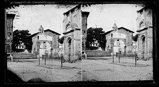 Stereoscopic view of the college by Eugène Trutat c. 1860 showing traces of the old chapel before the restoration by Viollet-Le-Duc