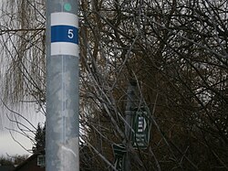Markierung an der Pankebrücke der Blankenburger Bahnhofstraße als Hauptweg 5 (auch Pankeweg)