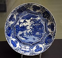 Kraak dish. Porcelain decorated with underglaze blue. 1591–1613 CE. From Jingdezhen, China. Victoria and Albert Museum, London
