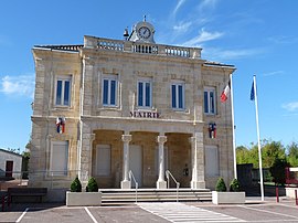 The town hall in Cavignac