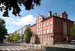 The Vallila Folk School along Hämeentie