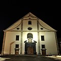 Die Portalfassade der Klosterkirche bei Nacht