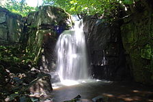 File:Lumsdale Falls.jpg (Lumsdale waterfalls)