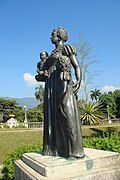 Statue of Empress Maria Leopoldina with two of her children