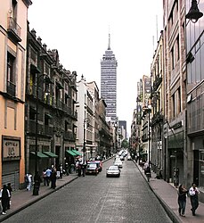Avenida Madero mit Blick auf die Torre Latinoamericana