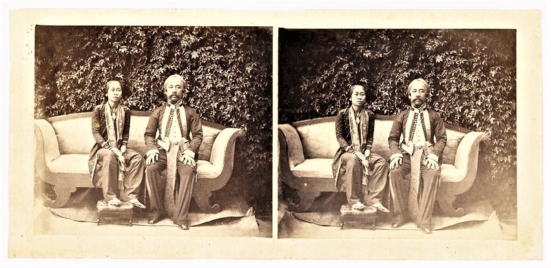 Adipati Surya Kusuma Adinata, Regent von Sumedang, mit seiner Gattin im Garten von Franz Wilhelm Junghuhn in Lembang (ca. 1860).