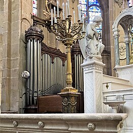 Choir Organ, behind the altar.