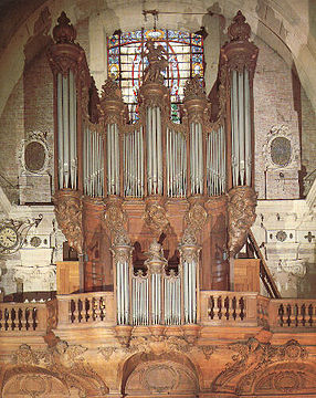 Church of Notre-Dame-des-Victoires. Case from 1739 by Louis Régnier. Instrument by Alfred Kern from 1973.