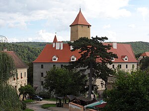 The main palace around the original donjon, view from the ward