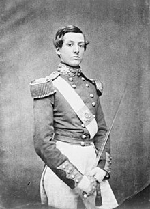 Monochrome photograph of Amherst in military dress