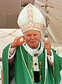 Johannes Paul II. mit der modernen Form des Palliums