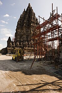 Wiederaufbau beschädigter Tempel