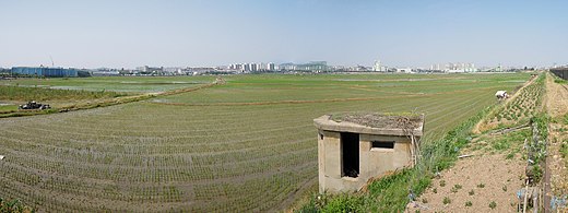 Pill-box in Seryu-dong, Suwon 37°15′13″N 126°59′54″E﻿ / ﻿37.25361°N 126.99833°E﻿ / 37.25361; 126.99833