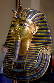 Funerary mask of Tutankhamun, 18th dynasty, Egyptian Museum, Cairo.